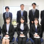 新卒2期生と役員の集合写真